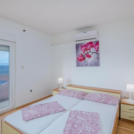 Awesome Apartment In Stara Baska 1 With Kitchen 外观 照片